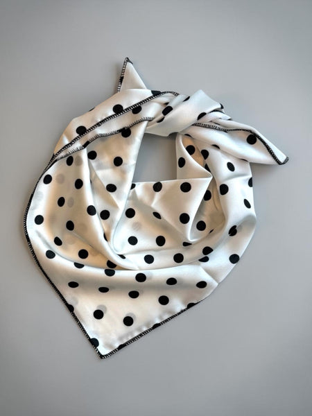 Pañuelo Dots 50x50 cms.