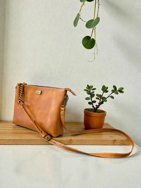 Cartera Gardenia Café