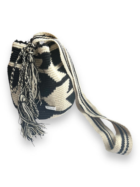 Bolso Wayuu Apshana Zigzag Crudo Negro Mediano