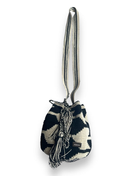 Bolso Wayuu Apshana Zigzag Crudo Negro Mediano