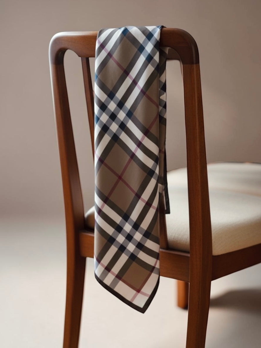 Pañuelo Escocia Beige 130x130 cms.