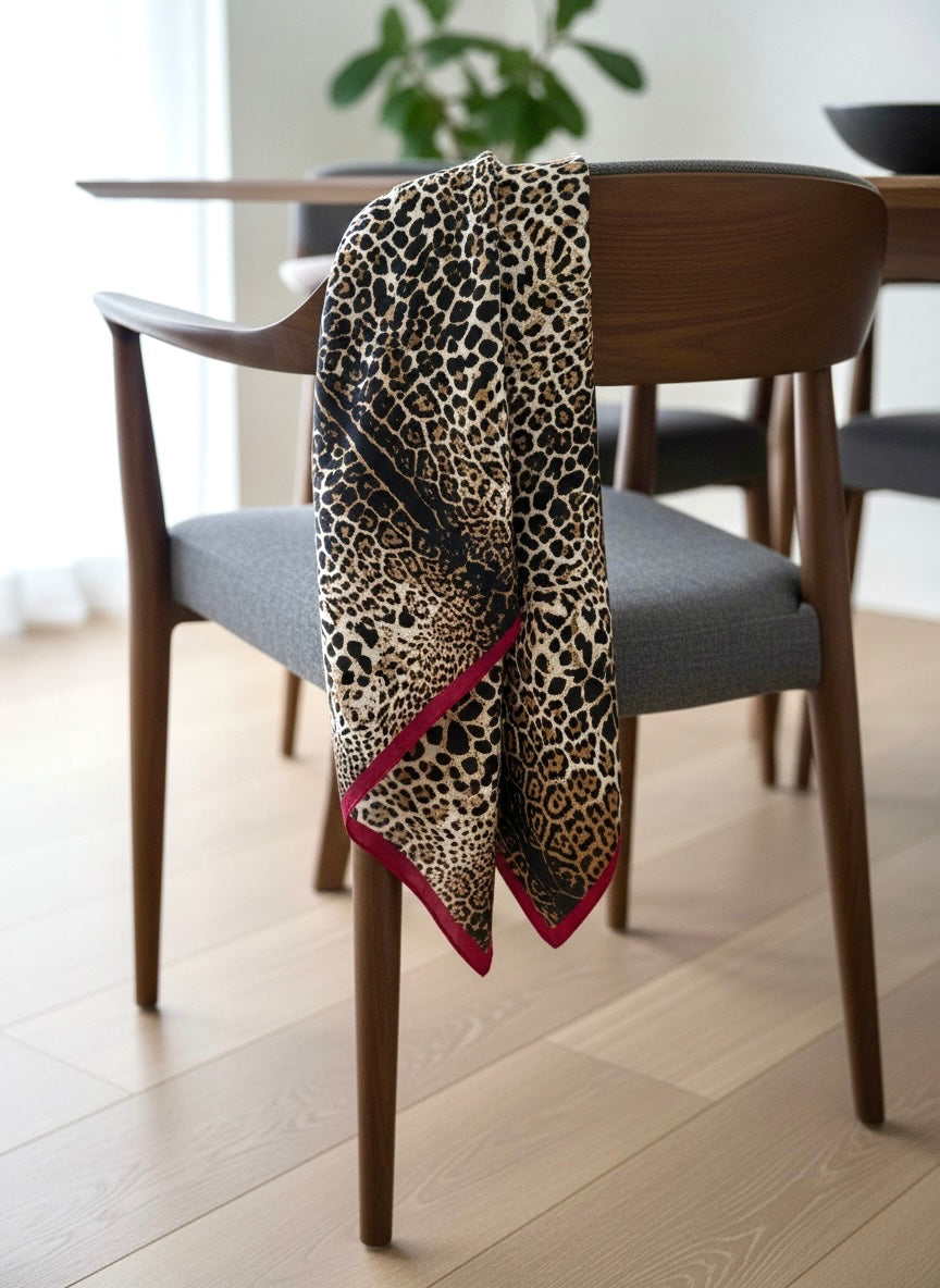 Pañuelo Print Borde Rojo 90x90 cms.