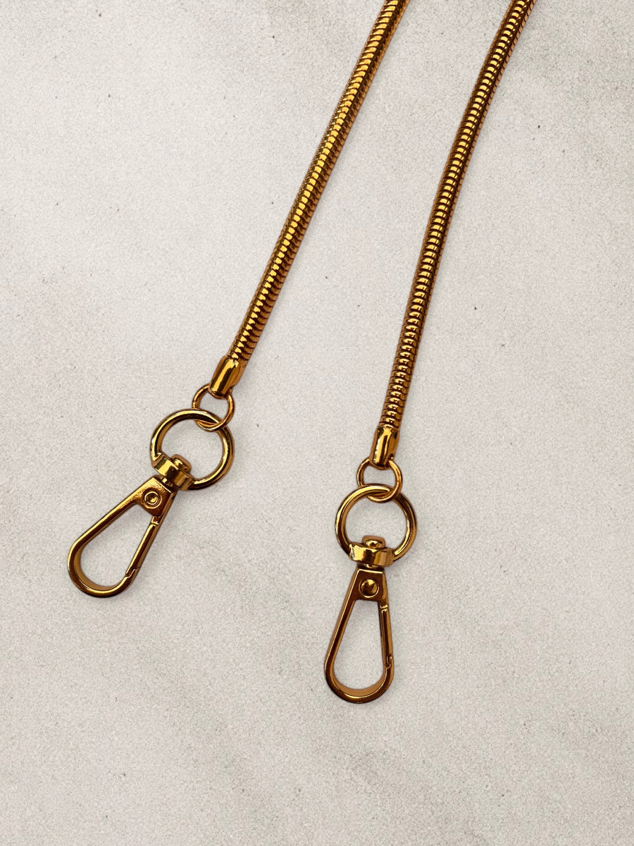 Cadena Metal Escamas Dorada 110 cms.