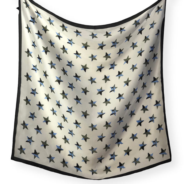 Pañuelo Estrellas fondo Blanco 70x70 cms.