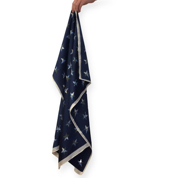 Pañuelo Estrellas fondo Azul 70x70 cms.